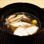 神楽坂 石かわ - ●メヌケの沢煮椀
      煮物として海と山の幸がお椀の中で巡り合う。