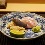 神楽坂 石かわ - ●お造り
      白甘鯛（大分）、北寄貝（苫小牧）