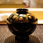 神楽坂 石かわ - 艷やかな佇まいに椀