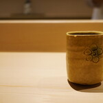 神楽坂 石かわ - さり気なく差し出す湯呑でさえも風格を放つ