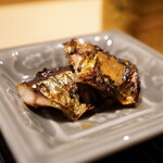 神楽坂 石かわ - ●秋刀魚の炭火焼き 肝醤油
      抜群のほろ苦さと旨味にお米を染めたくなる衝動が止まらない、、