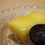 神楽坂 石かわ - メロンの良いところだけを溢れるばかりに潤沢すぎるジューシーな味わいにもうメロメロ。。