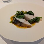 321922060 - 鰆のロティ。甲殻類のソースが素材の味わいを活かしています。
