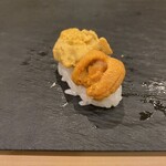 菊水鮓 - 北海道バフンウニと淡路由良ウニ（赤ウニ）