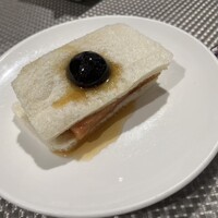 華湘 東武池袋店 - ホエー豚の蜂蜜漬け蒸しパンサンド