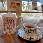 ロゼッタ - 紅茶はポットで提供されます