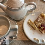 TOOTH TOOTH BISTRO & CAFE - 