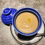 焼鳥 感呼鶏 - ブラウンマッシュルームとモッツァレラチーズ入りの茶碗蒸し