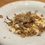 tens. - はい！オムレツ界の優勝です♪
      オムレツはふわっふわ。クリームソースは秋の主役のポルチーニ、さらにとどめの秋トリュフ！
      これは、すごいオムレツだ(^^)
      バター感を持ったムルソーと交互に、無限ループに。