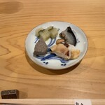 鮨 太一 - 酒肴4種:左上から子持ち昆布、海鼠、水蛸、鮎の裏漉し◎
