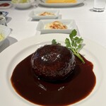 レストラン 代官山小川軒 - ハンバーグ・ステーキ (ドゥミグラス demi-glace 掛け)