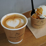 ヨコクラストアハウス - カフェラテとアフォガードを注文