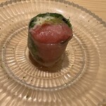 鮨 めい乃 - まぐろとマイクロハーブ生春巻き