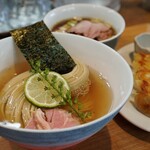 ヨコクラストアハウス - 味玉 昆布水つけ麺 ちょい肉増し 醤油（大）と餃子5ケ