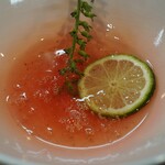 ヨコクラストアハウス - 丼の底が赤いんですね✨綺麗だなぁと思いました。食べ終わった昆布水は、スープ割りに！！