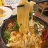 坂上刀削麺 - 刀削麺セット1100円マーラー刀削麺、半チャーハン+刀削麺レギュラーサイズ100円 ランチはライス、スープ、サラダ、ソフトドリンク(ウーロン茶とジャスミン茶)がセルフ