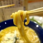 Udonkamau - カレーうどん チーズ党・大盛り(1000円)・麺リフト