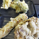 かばと製麺所 - ブロッコリー天・ちくわ天・舞茸天