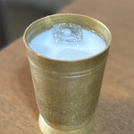 アムリタ インドスパイスカレーとナンと - ラッシー