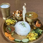 アムリタ インドスパイスカレーとナンと - 金土日限定 
　ネパール×12種の野菜入りベジタリアンプレート
　　　　　　　　　　　　　　　　1,780円