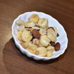 ワインバー バッカス - 他店とは一味違う、ミックスナッツ（８００円）２０２５年１０月
