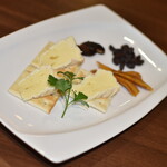 ワインバー バッカス - チーズとドライフルーツ（１，１００円）２０２５年１０月