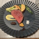 GRIGLIA Pagina - 知多牛のランプステーキ。塩、粒マスタード、フルーツマスタードの三種類の味変が楽しい。ステーキへの火の入りも完璧