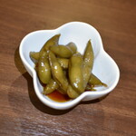 ワインバー バッカス - オレンジ、ロゼワインに合う、枝豆の紹興酒漬け（８５０円）２０２５年１０月