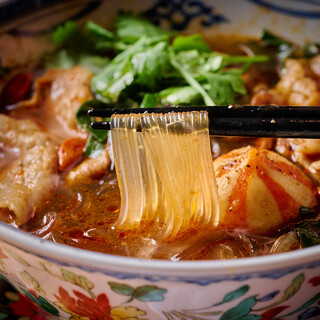 スパイス香る本格麻辣湯！選べる辛さと麺で自分好みに◎