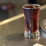 焼ジビエ 罠 神田 - 葡萄割：かなりアルコール濃いめの自家製果実酒