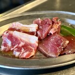 焼ジビエ 罠 神田 - 猪肉盛り合わせ 三種盛