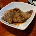 焼鳥大吉 - 豚足タレと一味をかけて