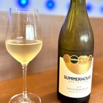 エピセ - ペアリング#２ ニュージーランドのソービニオンブラン。 ぶどうの茎や枝ぽいミネラル感が強くて、酸味の柔らかいテクスチャーが印象的。