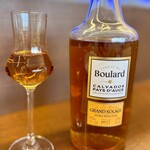 エピセ - カルバドス。 アルコール度数が高くてちょっと甘いのが飲みたくて。 りんごで作ったブランデーです。