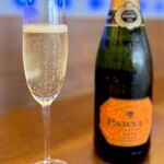 エピセ - ペアリング#1  まずはいつものかけつけ一杯。 CAVA。 これからの季節もこれまでの季節も、まずは泡に限ります。