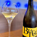 エピセ - ペアリング＃７ と思っていたら、ちゃんとペアリングされてました。 実にうれしい。 素晴らしい。 カリフォルニア産シャルドネ。 リッチで樽のニュアンス、クリーミー。 でしなやか。 トロピカルなフルーツの香り満載。