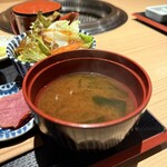 古民家焼肉 古登里 - ワカメの赤だし