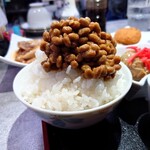 ほびーい喫茶店 - こぼれ納豆(笑)