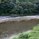 赤玉食堂 - 店前の有田川