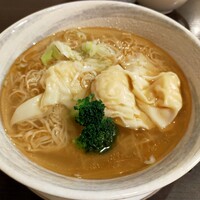 福全徳 香港名菜 - 香港風海老雲呑麺1500円