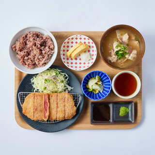 牛レアカツ定食