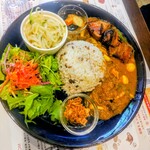 ZEN ROOM - ＋角煮のカレー。トッピング無しでもちゃんと華やかです