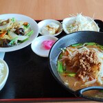 台湾料理紅葉 - 料理写真:八宝菜ランチ800円