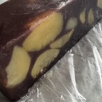 松島屋 - 栗蒸し羊羹　横から。こんなに栗が入ってます。