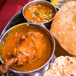 手前から、チキン・オクラ・茄子