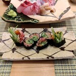 築地寿司清 銀座四丁目店 - コリコリ食感の貝と胡瓜の細巻き