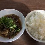 蔵のそば - 牛すじ煮込みとご飯です♪