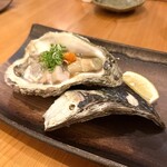 いざかや しん - ご用意頂いた『岩牡蠣』は徳島県産でした！新鮮なそれはまさに『海のミルク』です(o^^o)