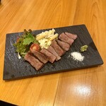 いざかや しん - 和牛イチボのカットステーキです(o^^o)