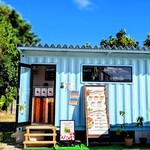 POKEBOO - 伊良部島の佐良浜漁港を見下ろす丘の上にある、POKIBOWL専門店です。
人気のインスタグラマーさんが投稿してバズった様子、全く存じませんでした。たまたま空いてて良かった。